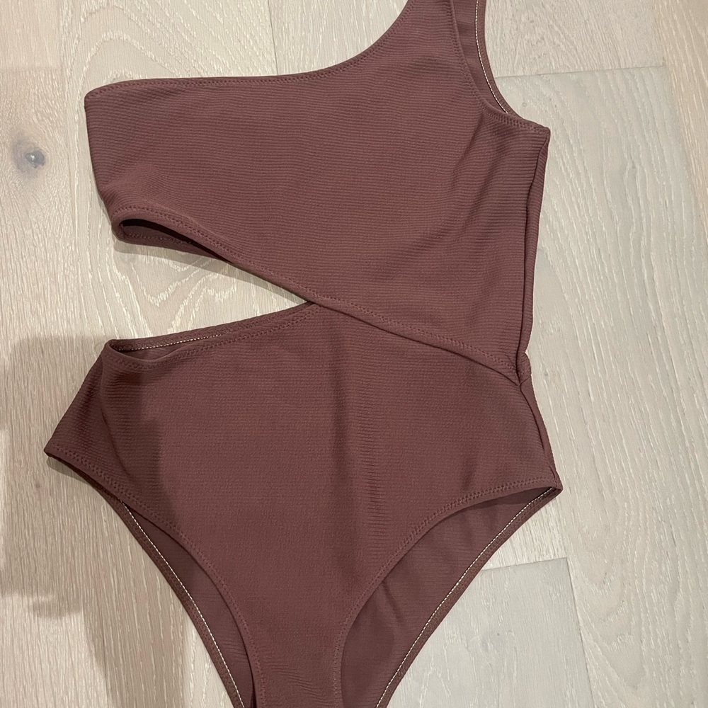Cupshe One-Shoulder Swimsuit in Cocoa